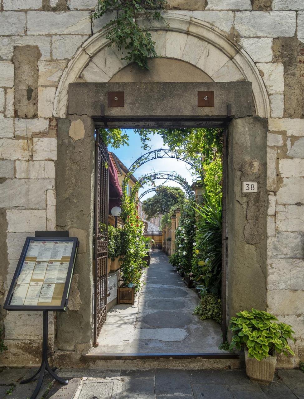 Hotel Amalfitana Pisa Bagian luar foto